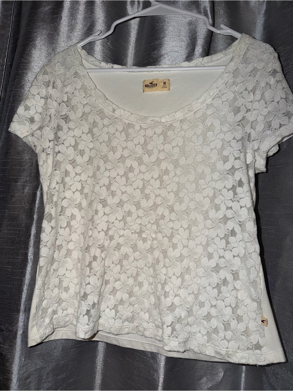 Hollister Cream Floral Lace Short Sleeve Scoop Neck Tee